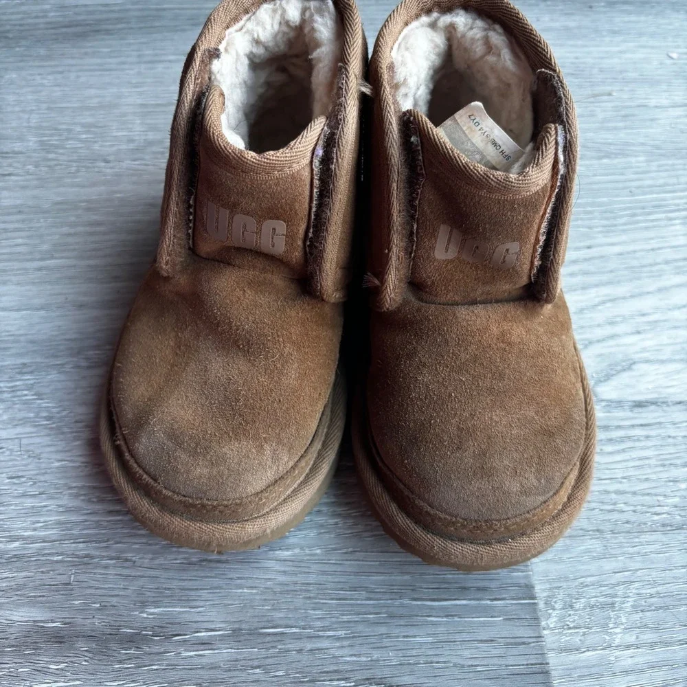 Kids UGG Brown Suede Sheepskin Lined Booties Toddler‎ Infant Size 9 - Picture 6 of 9